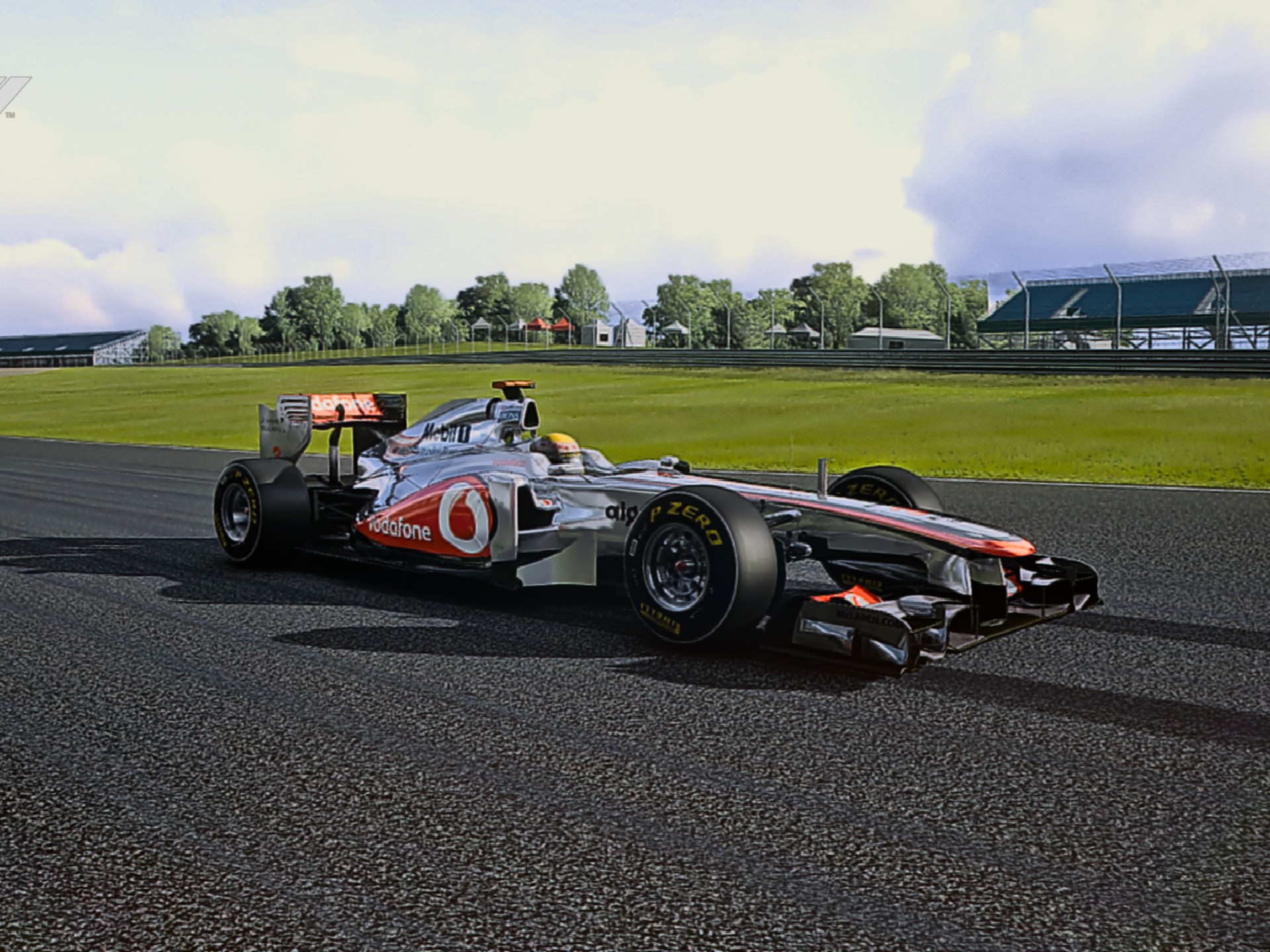 爱游戏体育-迈凯伦险胜梅赛德斯，皮亚斯特里惊艳四座