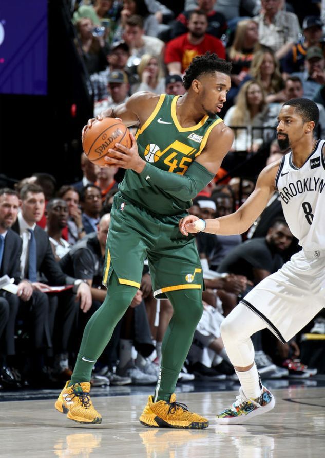 爱游戏娱乐-阿斯顿马丁轻取哈斯车队，拉塞尔扛起全队